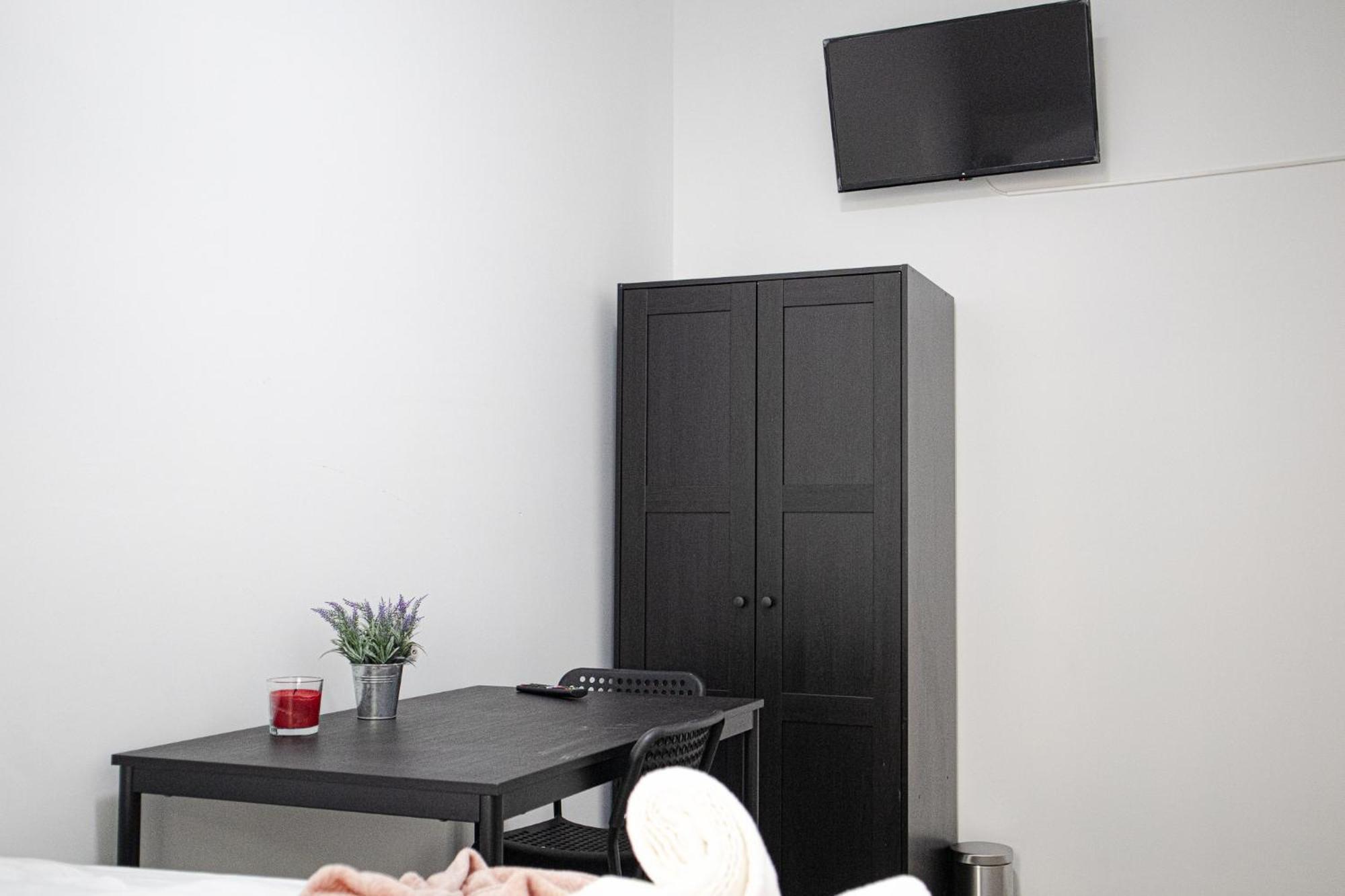 Affordable 5-Br Shared Apartment / Enkplatz U3 Getaway Wien Exterior foto